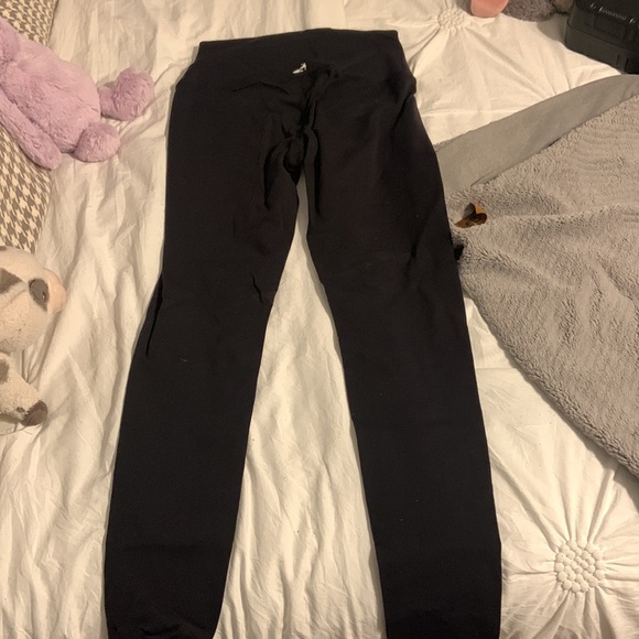 ONLY WORE ONCE!! Women’s black leggings - Picture 2 of 4